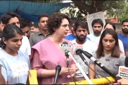 Priyanka Gandhi reached the protest site