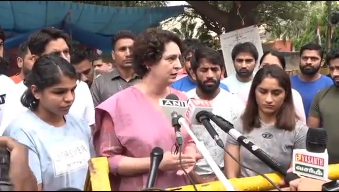 Priyanka Gandhi reached the protest site, two FIRs were registered against Brij Bhushan Sharan Singh. Priyanka Gandhi reached the protest site