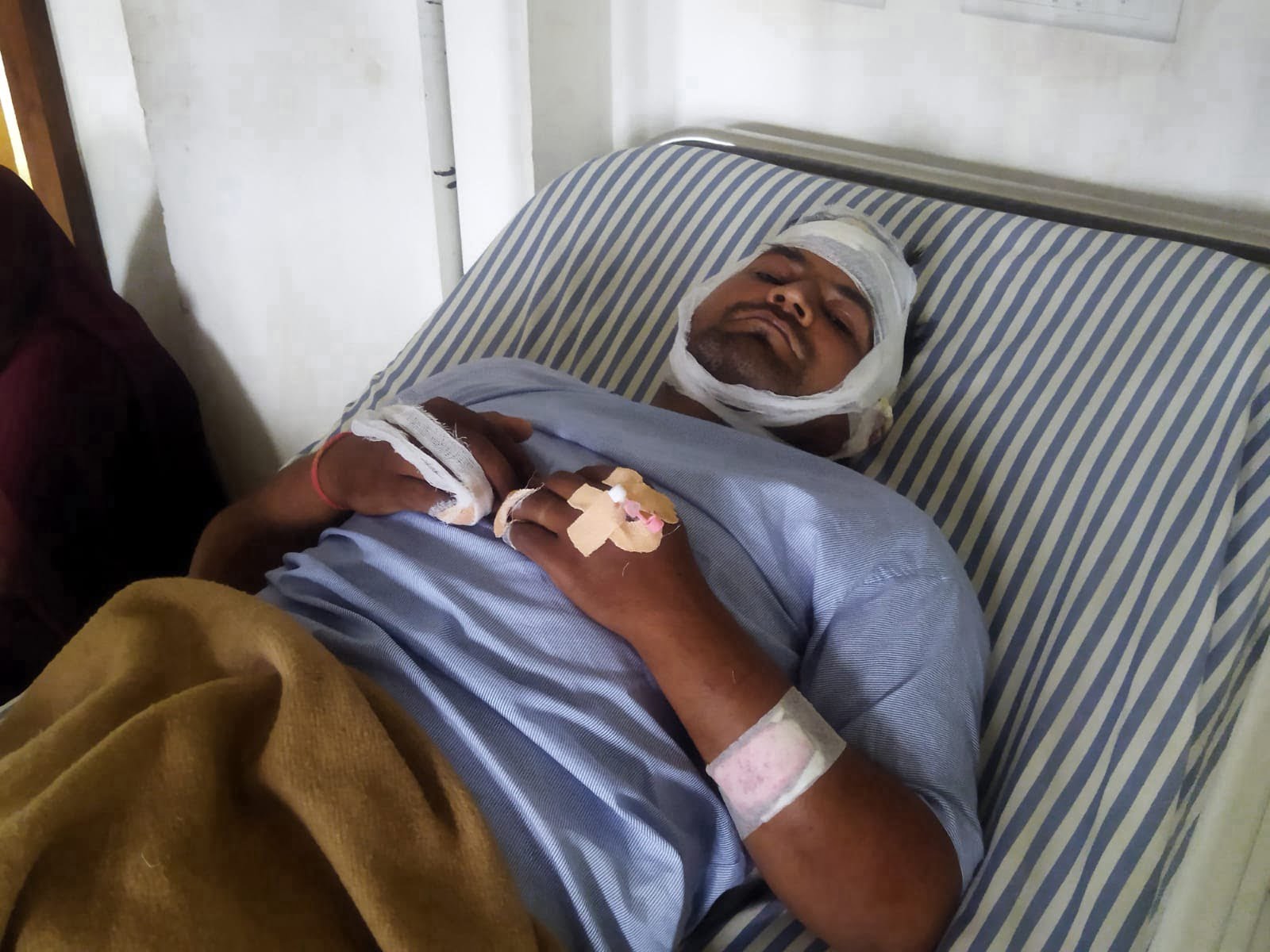 Trader stabbed in shop shop