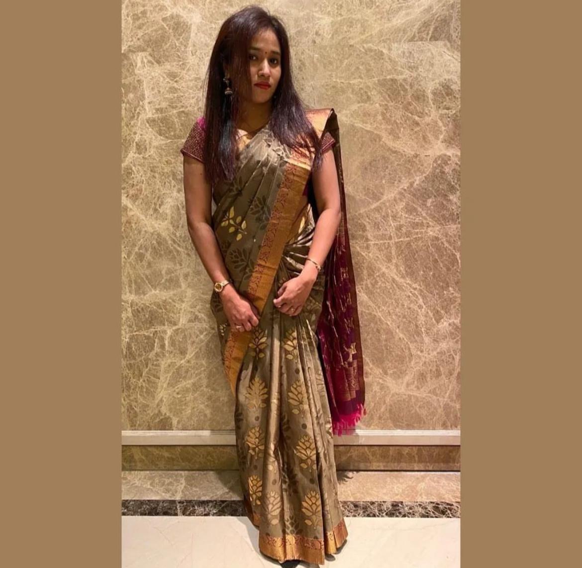 Triya Sushma is a playback singer, debuted with the song “Chirunavvule”, a duet with renowned singer, Haricharan, in a movie “Kalyana Vaibhogame” (2015) Triya Sushma