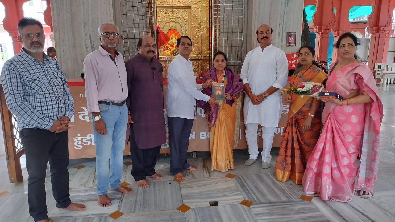 Pune’s Artistic Beacon : Mrs. Jayashree Subhash Gadade Shines with Record-breaking Lord Ganesha Sketches Pune's Artistic Beacon