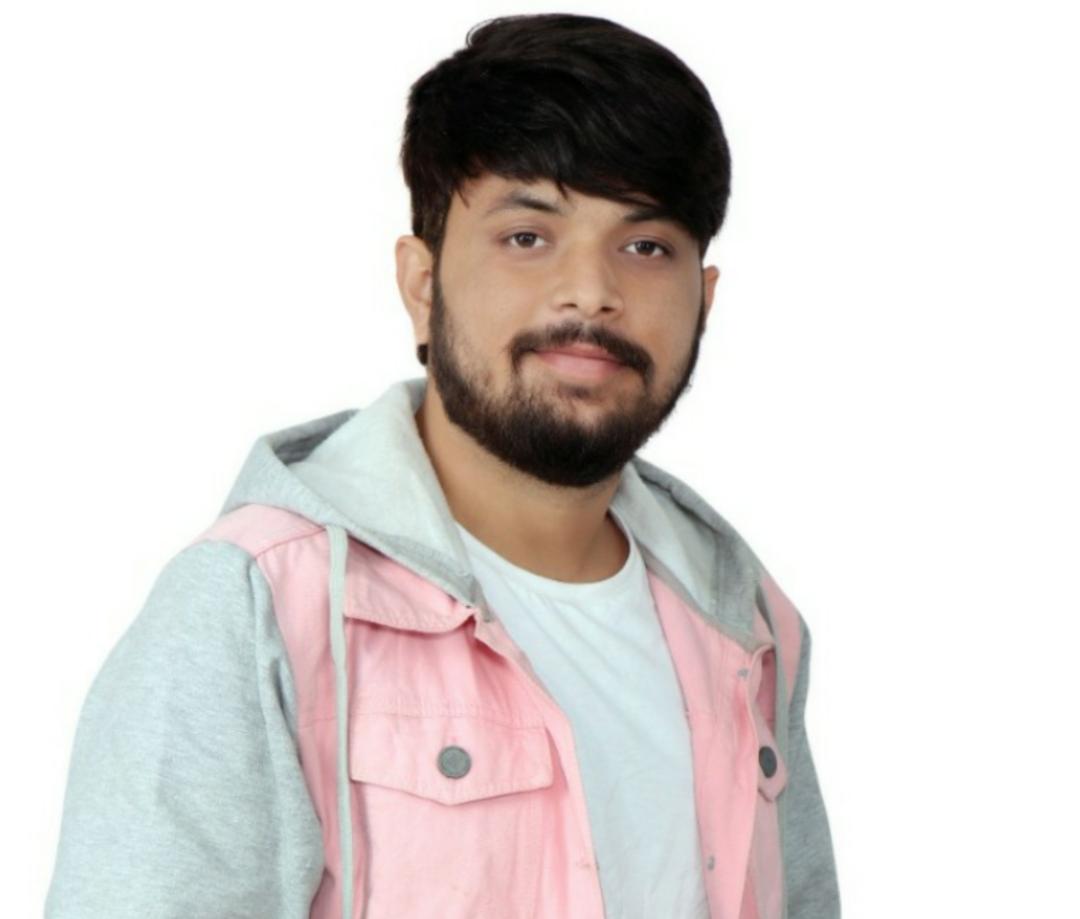 The Film Critic and Author Adarsh Swaroop will receive honorary Doctorate Ph.d Degree in D.Litt from University of Mumbai. Adarsh Swaroop