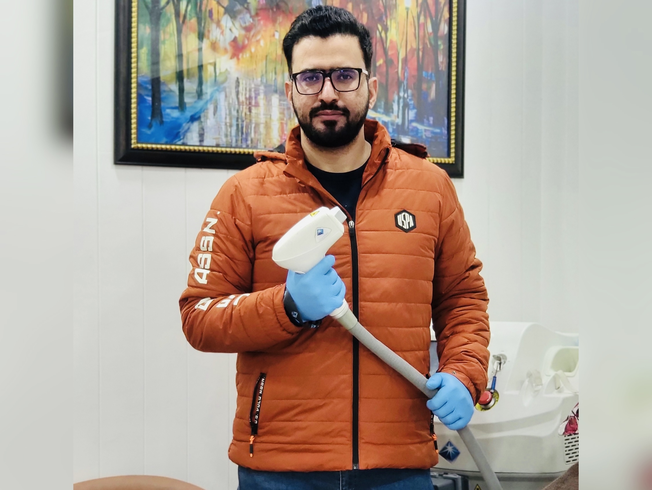 Revolutionizing Aesthetics & Hairtransplant: Dr. Mir Shahnawaz’s Pioneering Clinic in Srinagar Dr. Mir Shahnawaz's