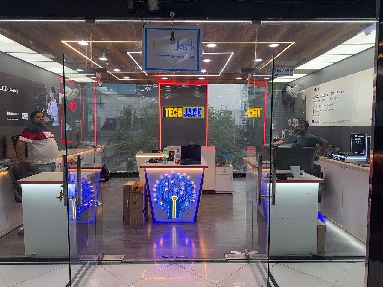 8cc7b815-ecc7-4b83-bf6c-c5e7a6311fd8 TechJack